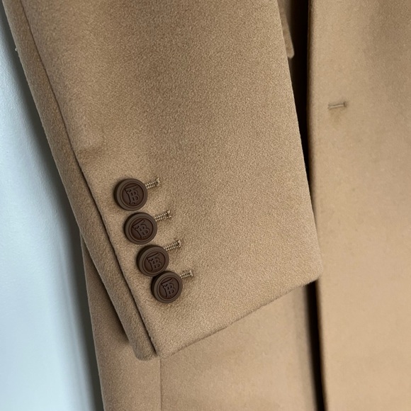 Burberry Beige/Tan Trench Coat Label Detail - Picture 6 of 16
